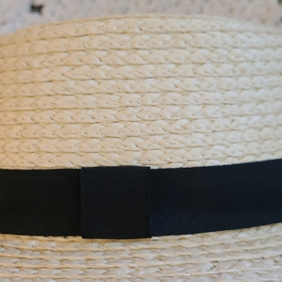 SUMMER CREME AND BLACK HAT.BO HO CHIC - Picture 8 of 16